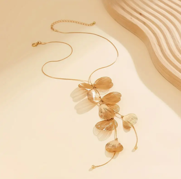 Elegant necklace with leaf-like pendants
