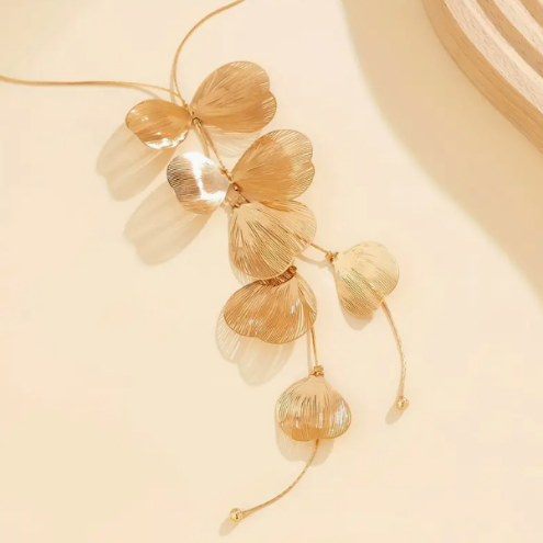 Elegant necklace with leaf-like pendants