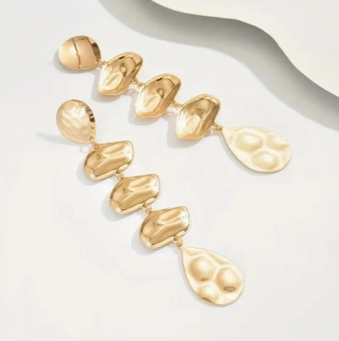 Kunstiparased_pikad_langevad_korvarongad_ILUEXPRESS