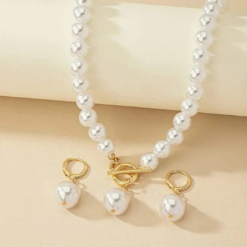 Necklace with matching earings set