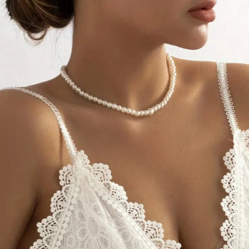 Necklace with long thin chain with pearls on the back