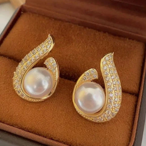 Drop earrings with pearl